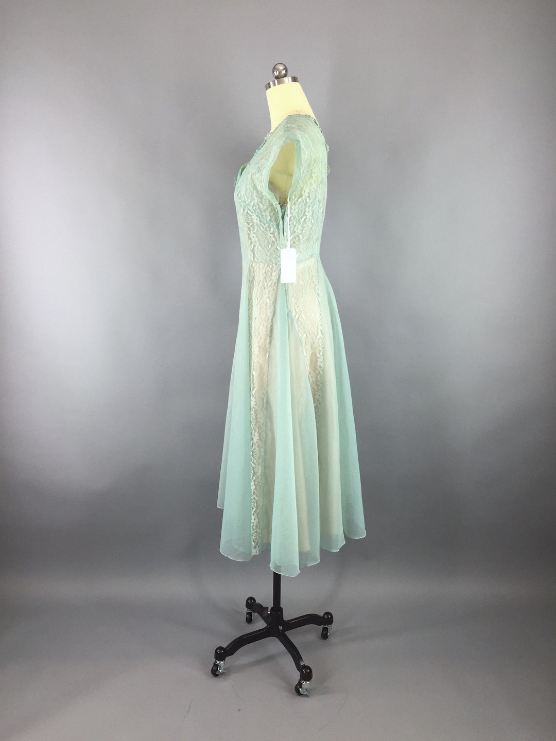 Vintage 1950s Sea Foam Green Chiffon Lace Dress ThisBlueBird Vintage 1950s Sea Foam Green Chiffon Lace Dress ThisBlueBird