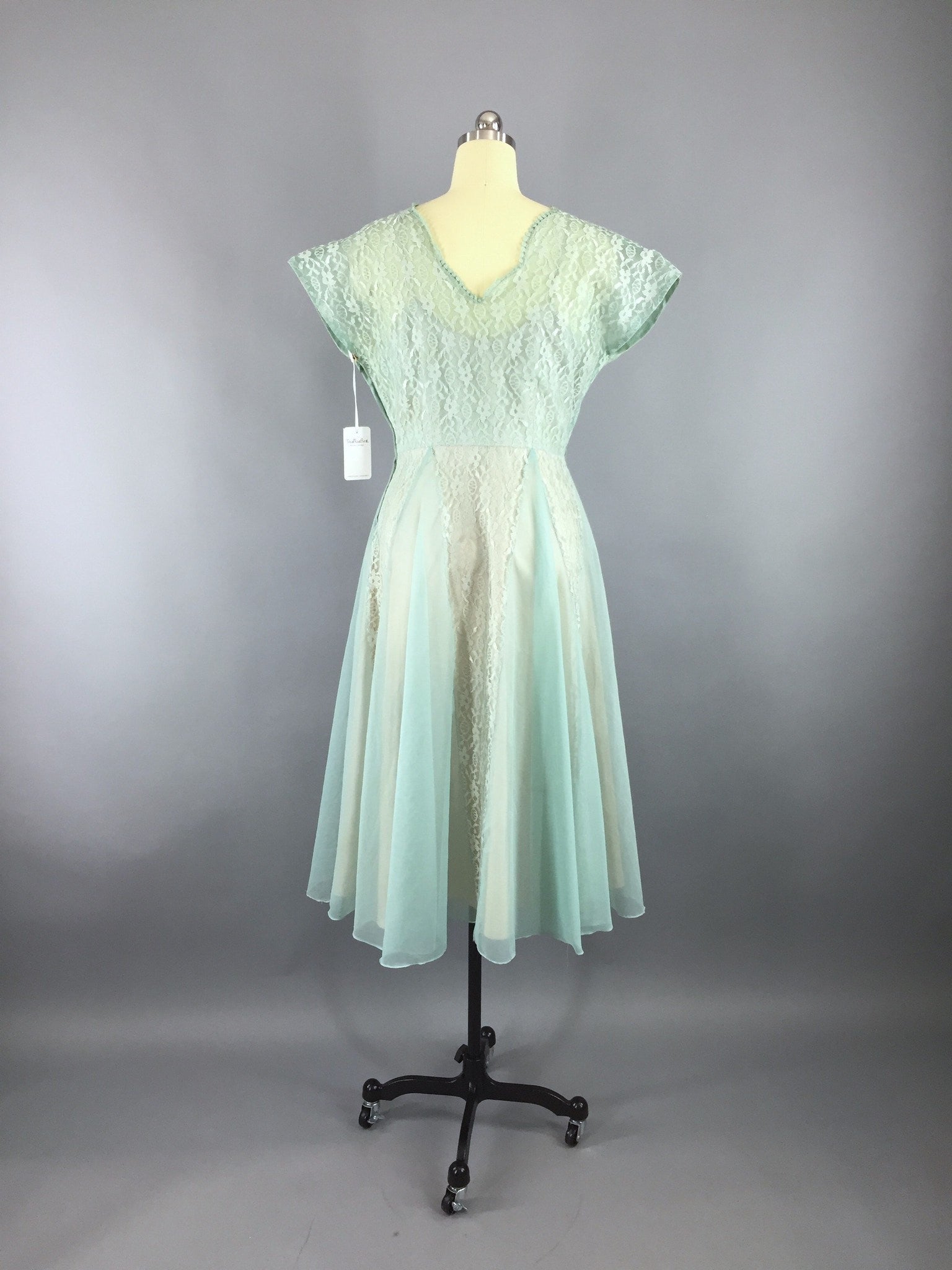 Vintage 1950s Sea Foam Green Chiffon Lace Dress ThisBlueBird Vintage 1950s Sea Foam Green Chiffon Lace Dress ThisBlueBird