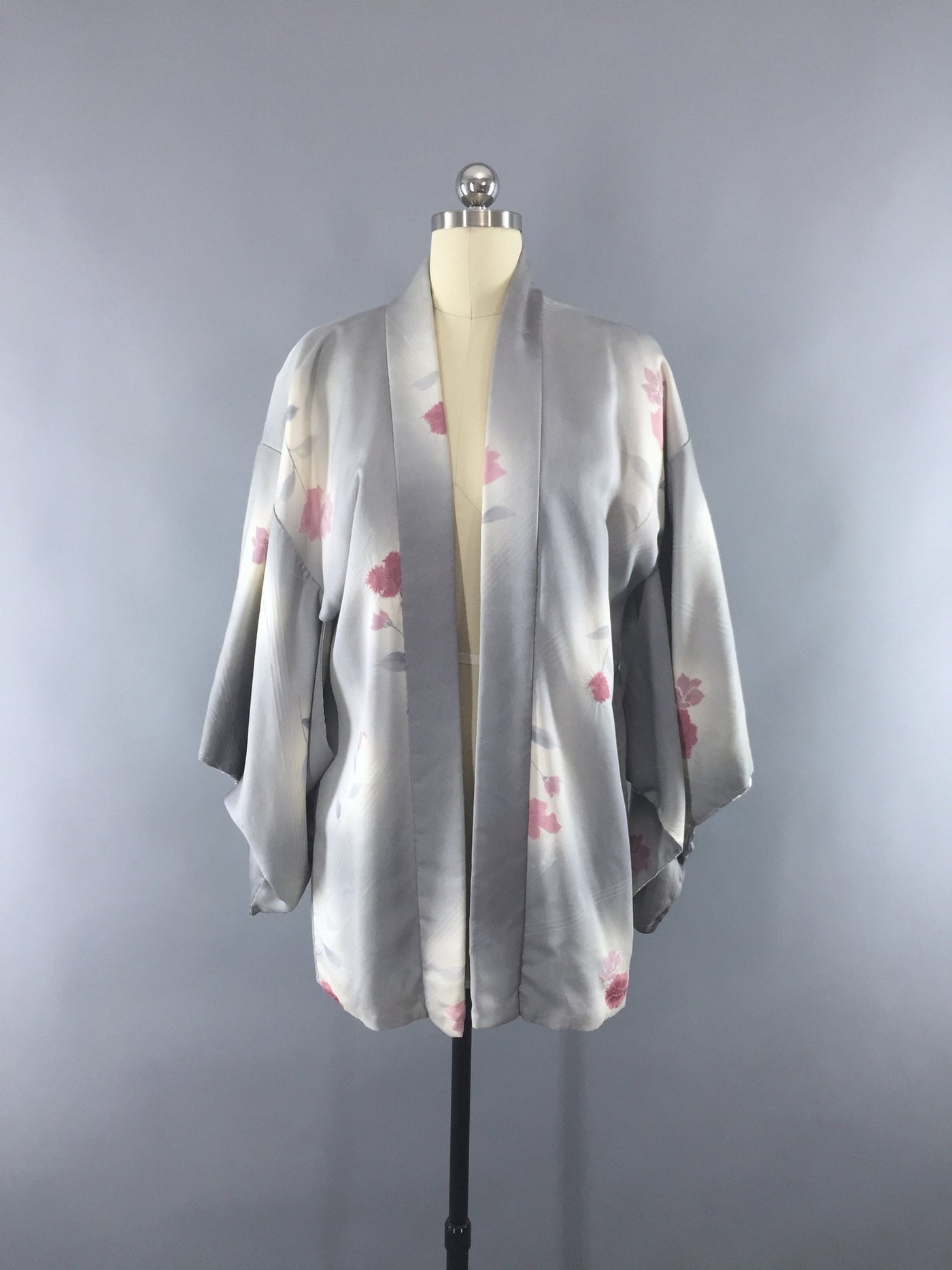 Vintage 1950s Silk Haori Kimono Cardigan Jacket / Grey Pink Shibori Floral - ThisBlueBird