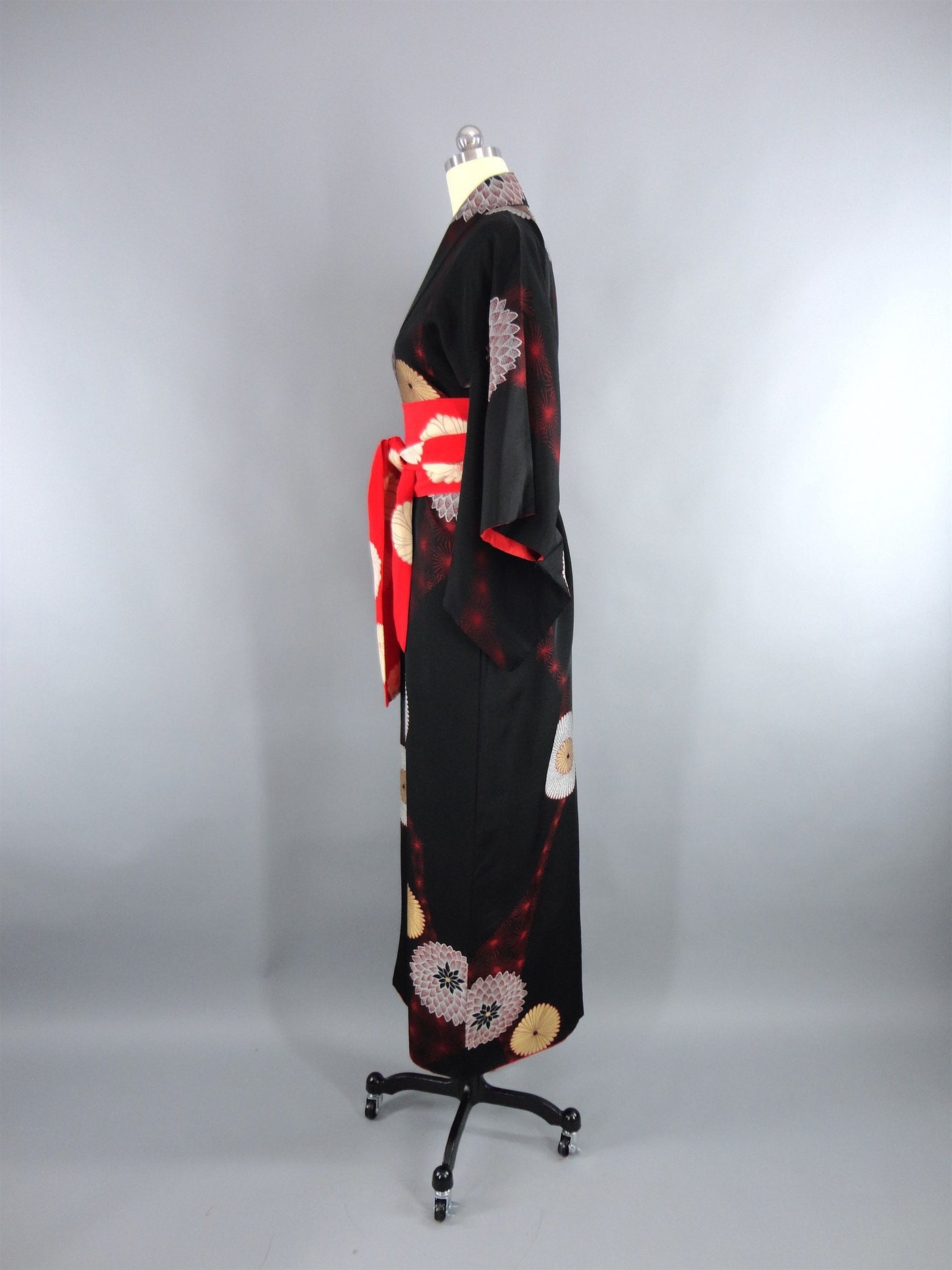 Vintage 1950s Silk Kimono Robe  Black & Red Floral Omeshi Embroidered - ThisBlueBird