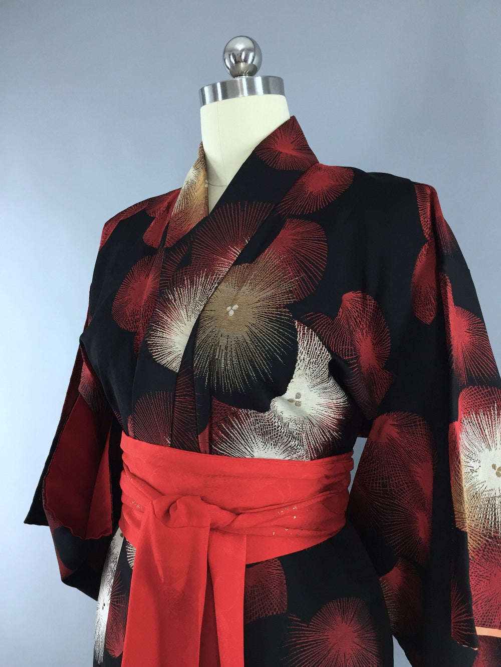 Vintage 1950s Silk Kimono Robe Black & Red Omeshi - ThisBlueBird