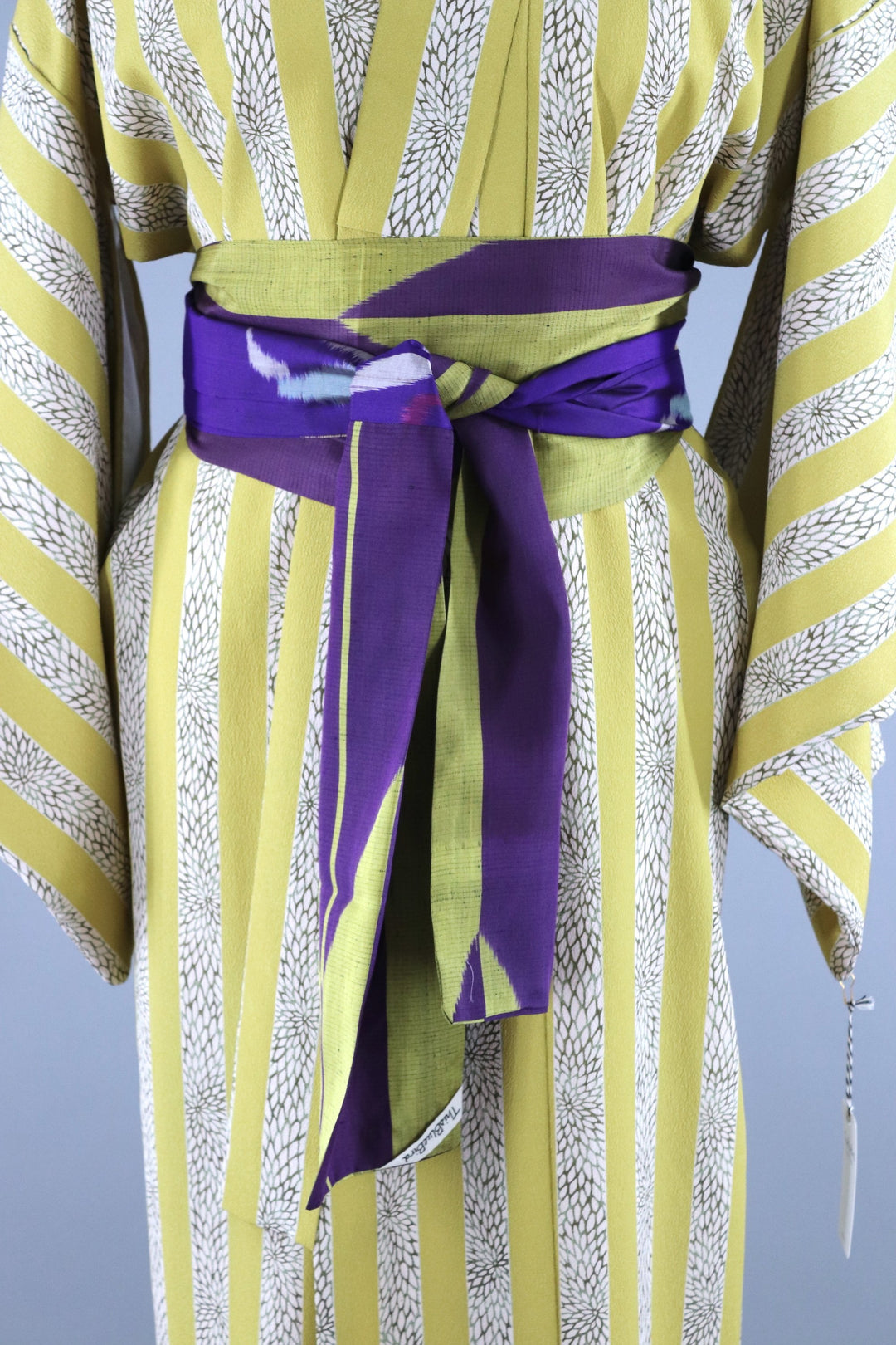 Vintage 1950s Silk Kimono Robe / Chartreuse Olive Green Chrysanthemum Print - ThisBlueBird