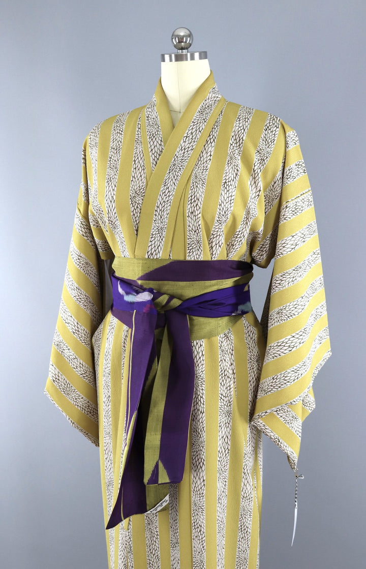 Vintage 1950s Silk Kimono Robe / Chartreuse Olive Green Chrysanthemum Print - ThisBlueBird