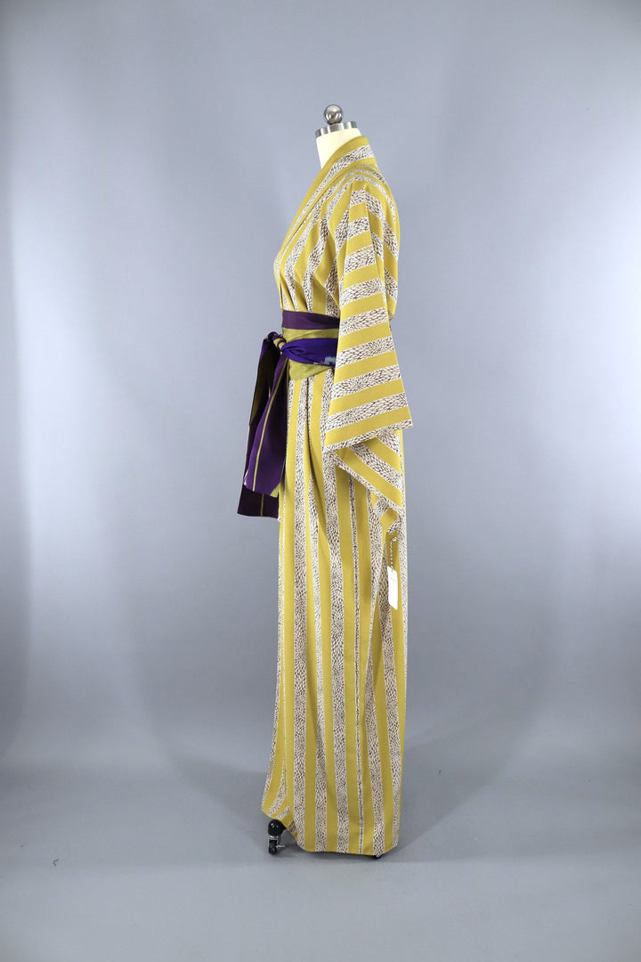 Vintage 1950s Silk Kimono Robe / Chartreuse Olive Green Chrysanthemum Print - ThisBlueBird