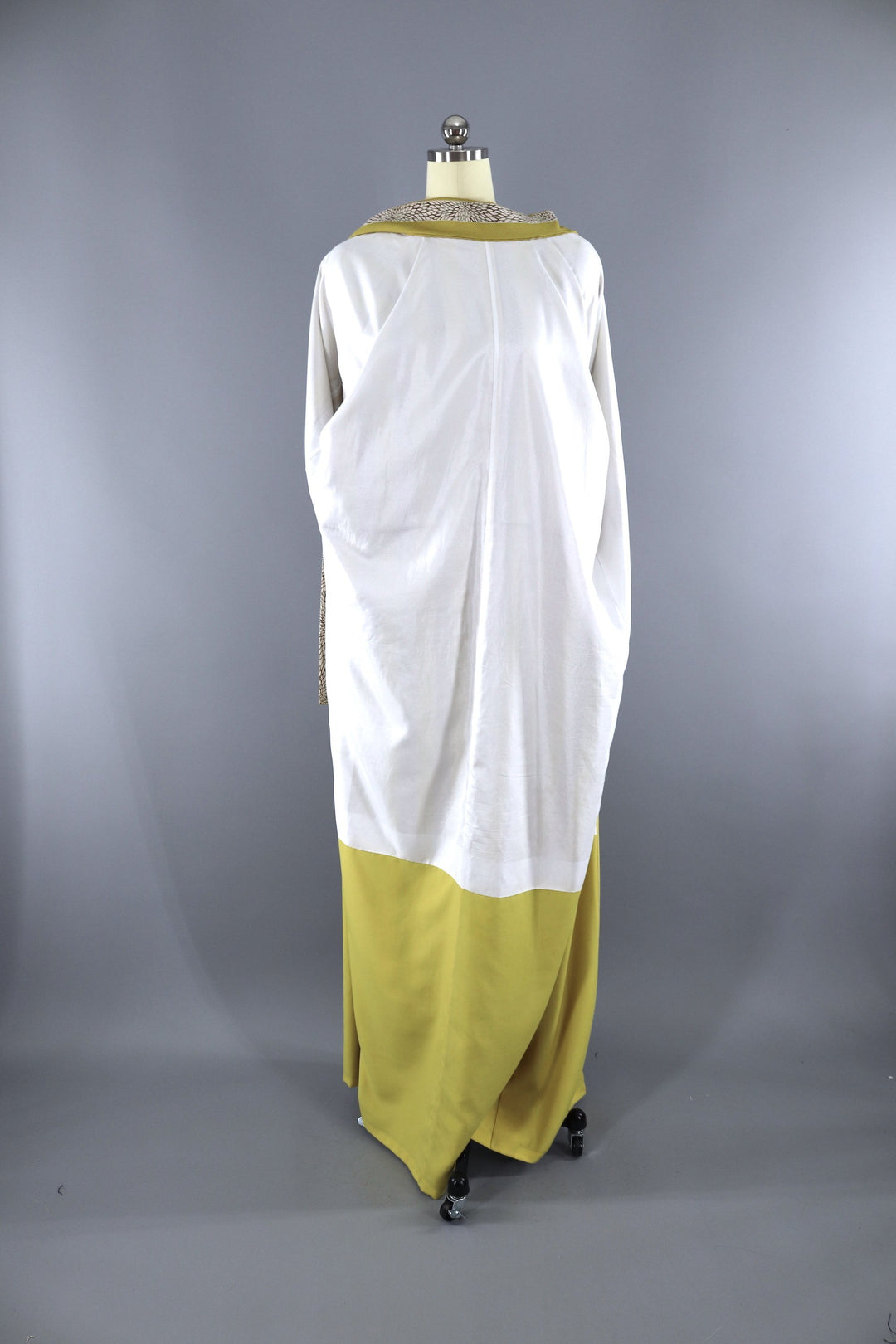 Vintage 1950s Silk Kimono Robe / Chartreuse Olive Green Chrysanthemum Print - ThisBlueBird