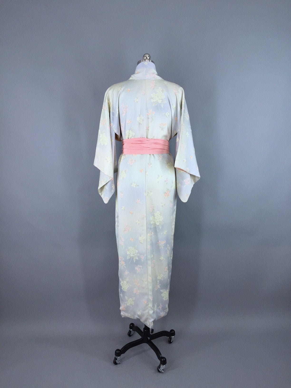 Vintage 1950s Silk Kimono Robe / Dove Gray Floral - ThisBlueBird