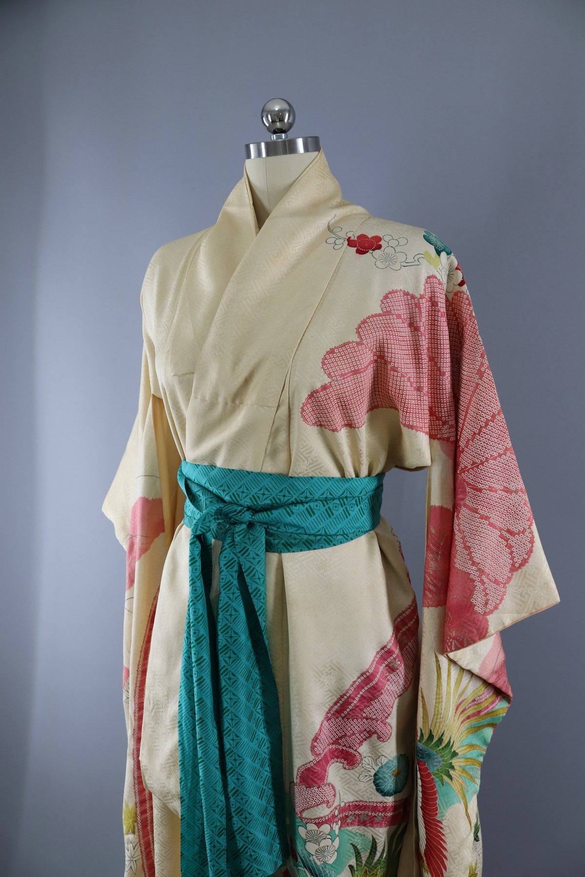 Vintage 1950s Silk Kimono Robe Furisode / Ivory & Pink Floral Peacocks ...