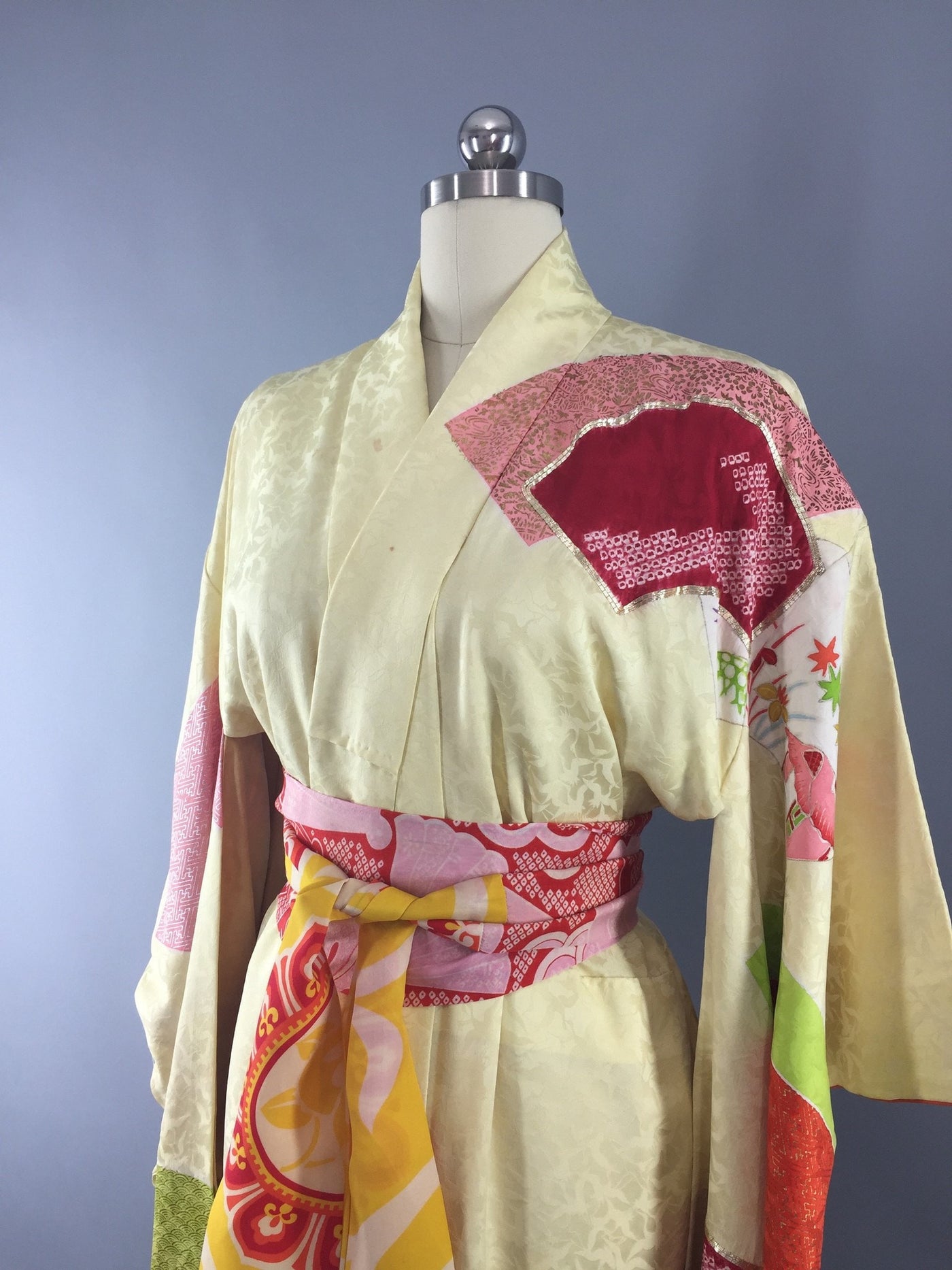 Vintage 1950s Silk Kimono Robe Furisode / Pale Yellow Fans - ThisBlueBird