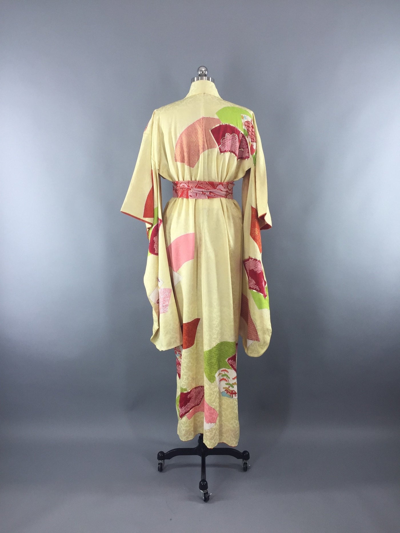 Vintage 1950s Silk Kimono Robe Furisode / Pale Yellow Fans - ThisBlueBird