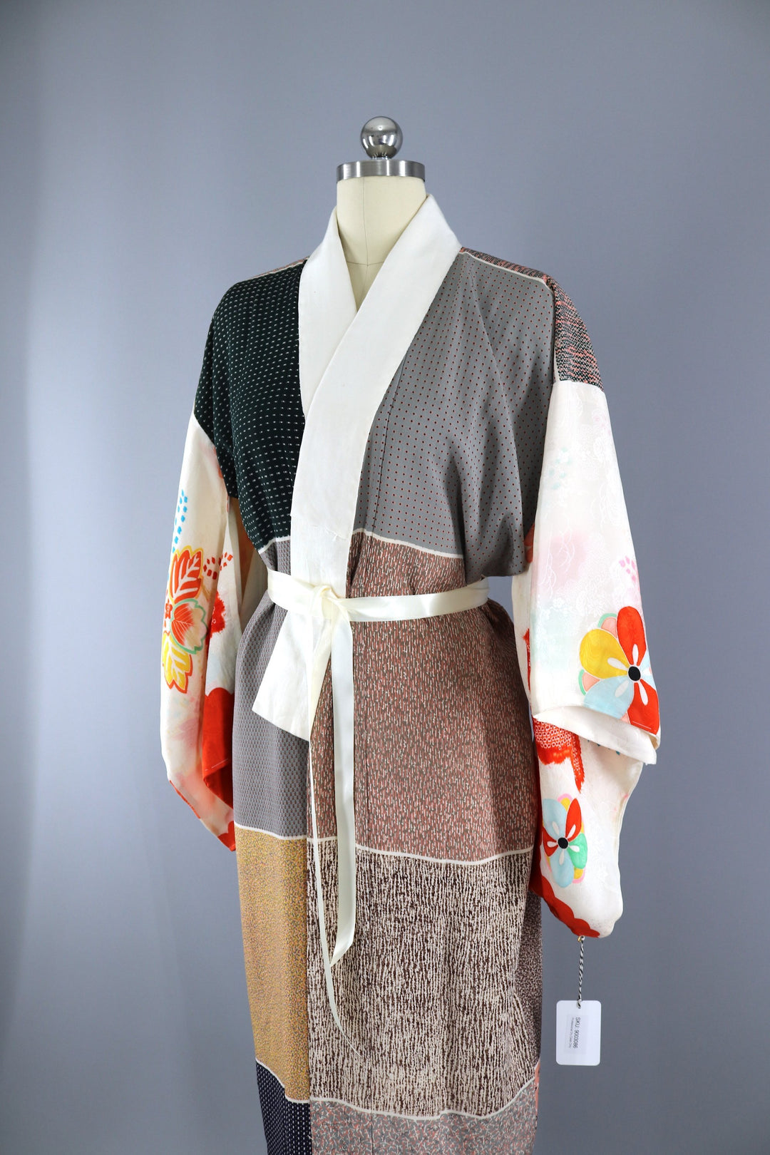 Vintage 1950s Silk Kimono Robe / Grey Tan Floral Print - ThisBlueBird