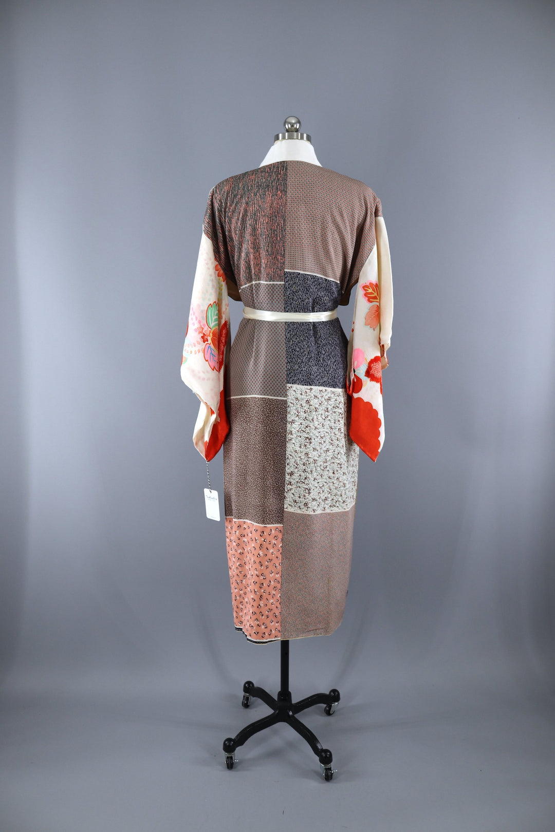 Vintage 1950s Silk Kimono Robe / Grey Tan Floral Print - ThisBlueBird