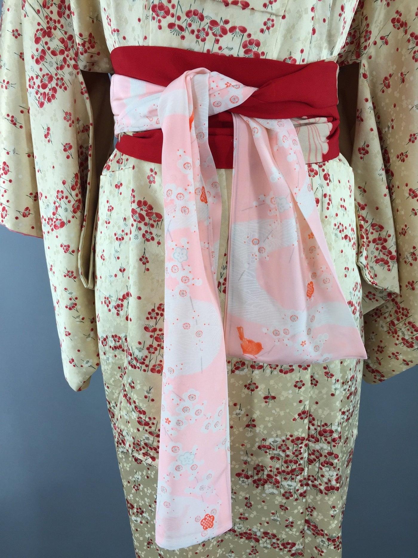 Vintage 1950s Silk Kimono Robe / Ivory Buttercream & Red Satin Floral Print - ThisBlueBird