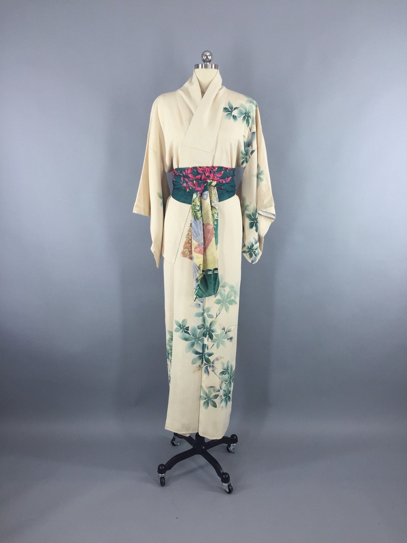 Vintage 1950s Silk Kimono Robe / Ivory Green Leaves - ThisBlueBird