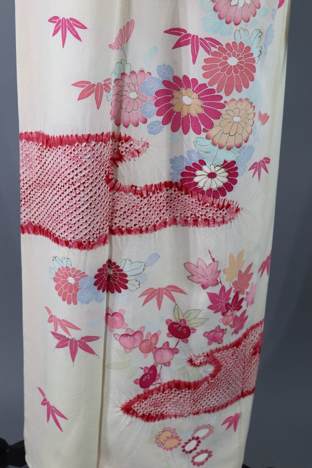 Vintage 1950s Silk Kimono Robe / Ivory Pink Shibori Floral - ThisBlueBird