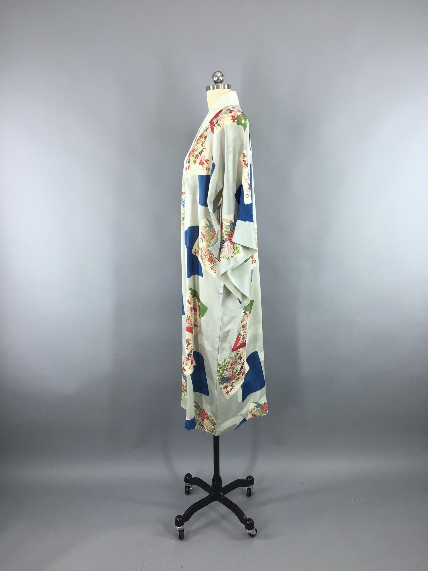 Vintage 1950s Silk Kimono Robe Juban in Blue Floral Print - ThisBlueBird