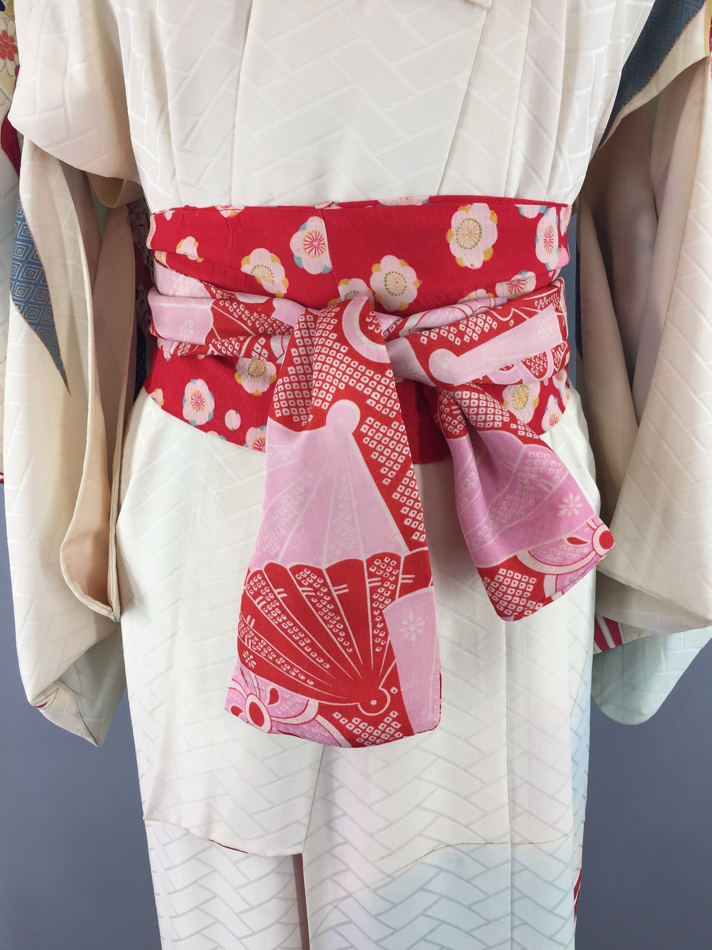 Vintage 1950s Vintage Silk Kimono Robe / Blue Red Leaves Floral - ThisBlueBird
