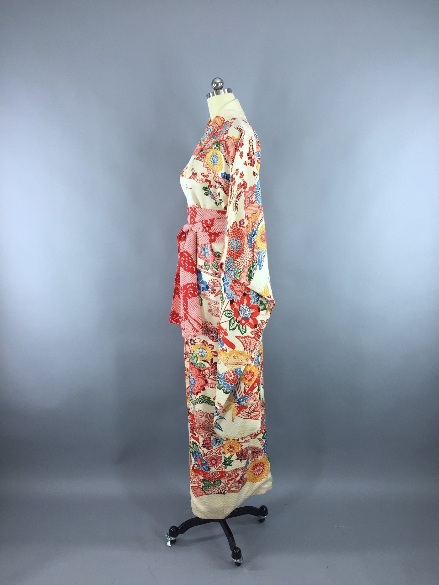 Vintage 1950s Vintage Silk Kimono Robe Furisode / Ivory Red Shibori Floral Print - ThisBlueBird