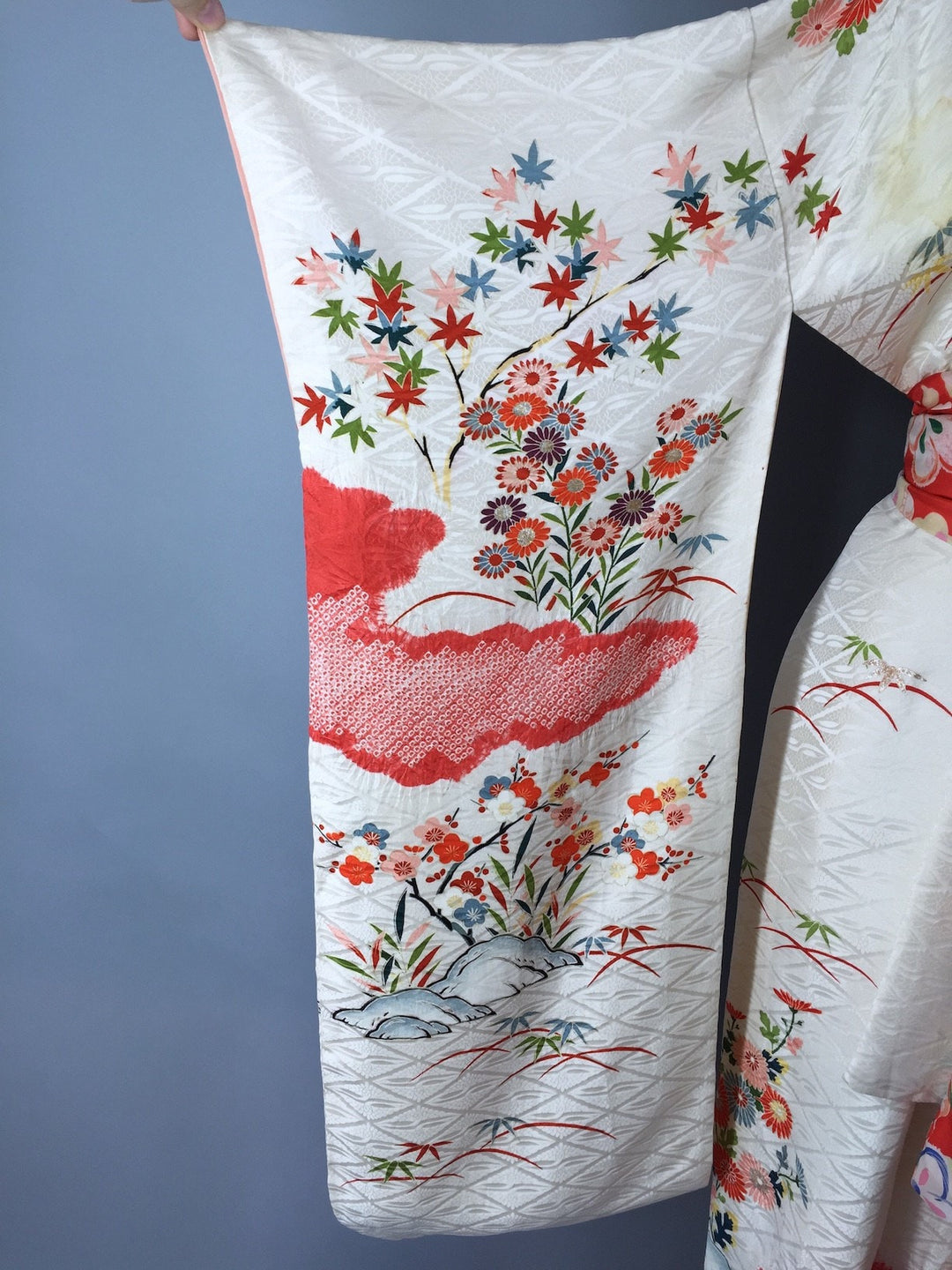 Vintage 1950s Vintage Silk Kimono Robe / White Swan Floral Print - ThisBlueBird