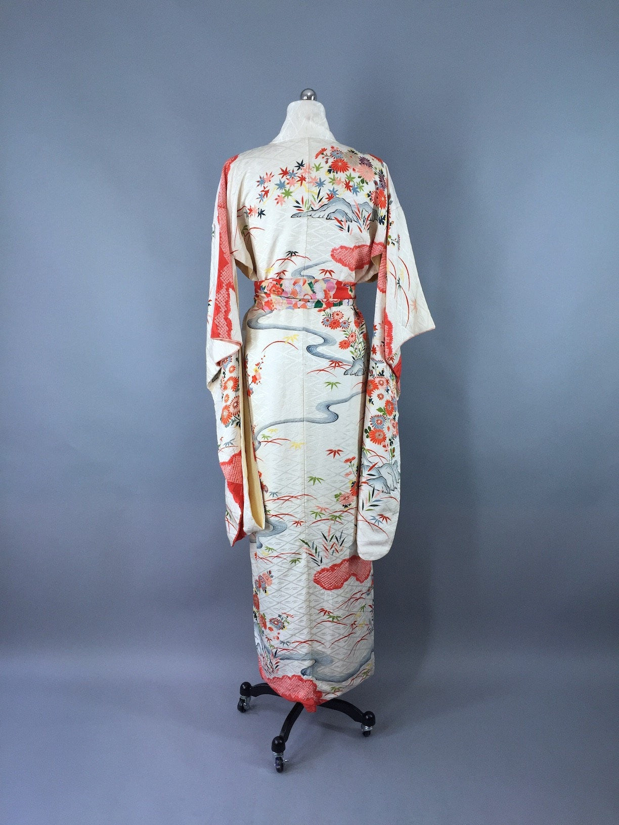 Vintage 1950s Vintage Silk Kimono Robe / White Swan Floral Print - ThisBlueBird