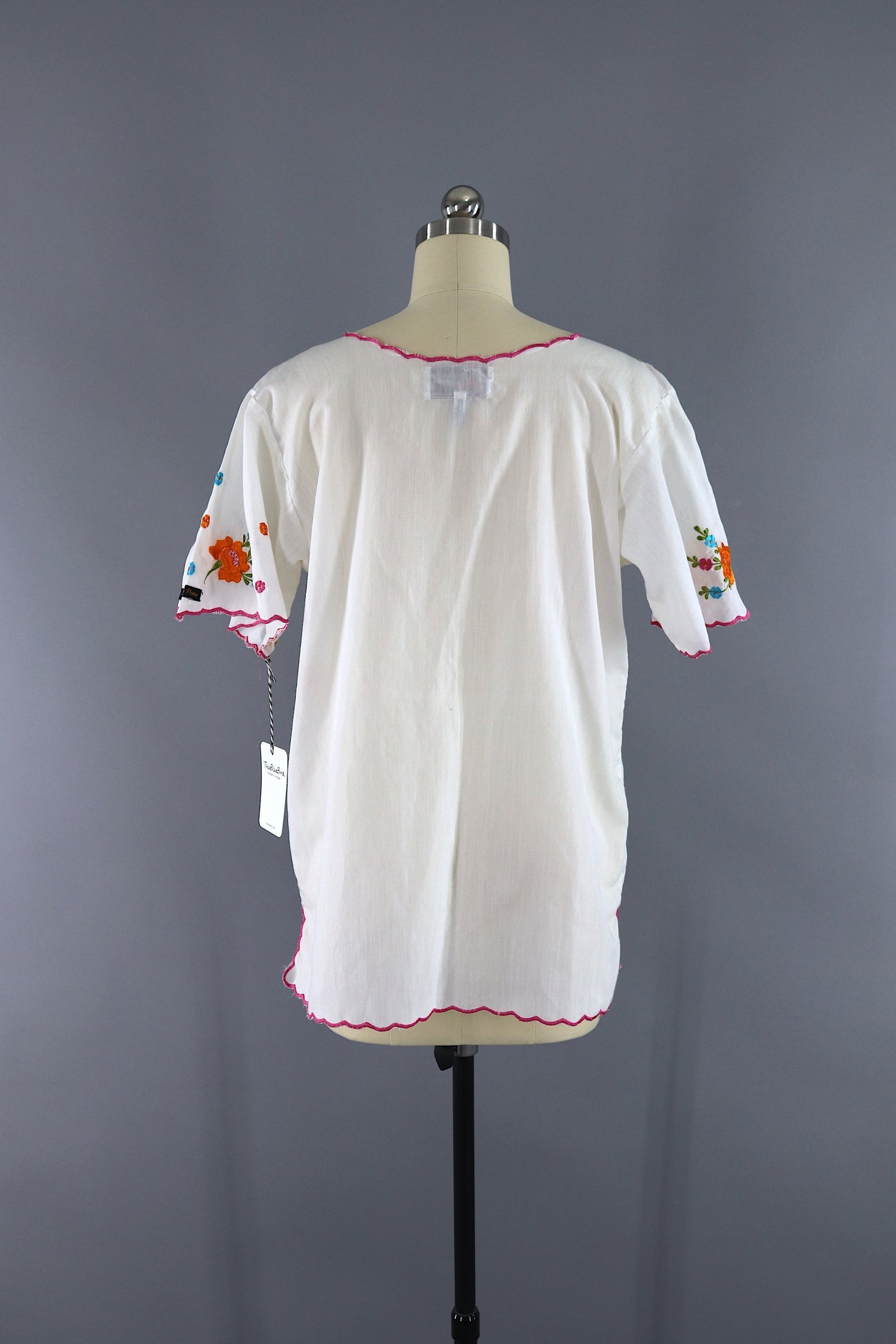 Vintage 1960s - 1970s Mexican Embroidered Tunic Blouse / Mario de la Pena Yucatan Mexico - ThisBlueBird