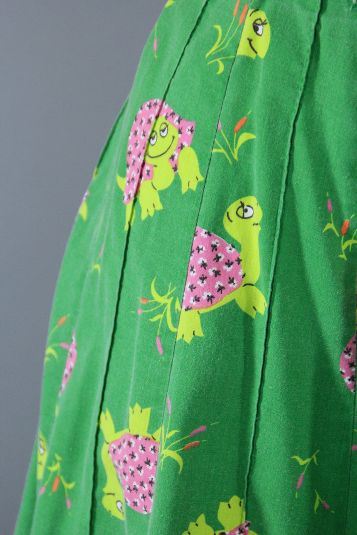 Vintage 1960s - 1970s Novelty Print Skirt / Green Turtles - ThisBlueBird
