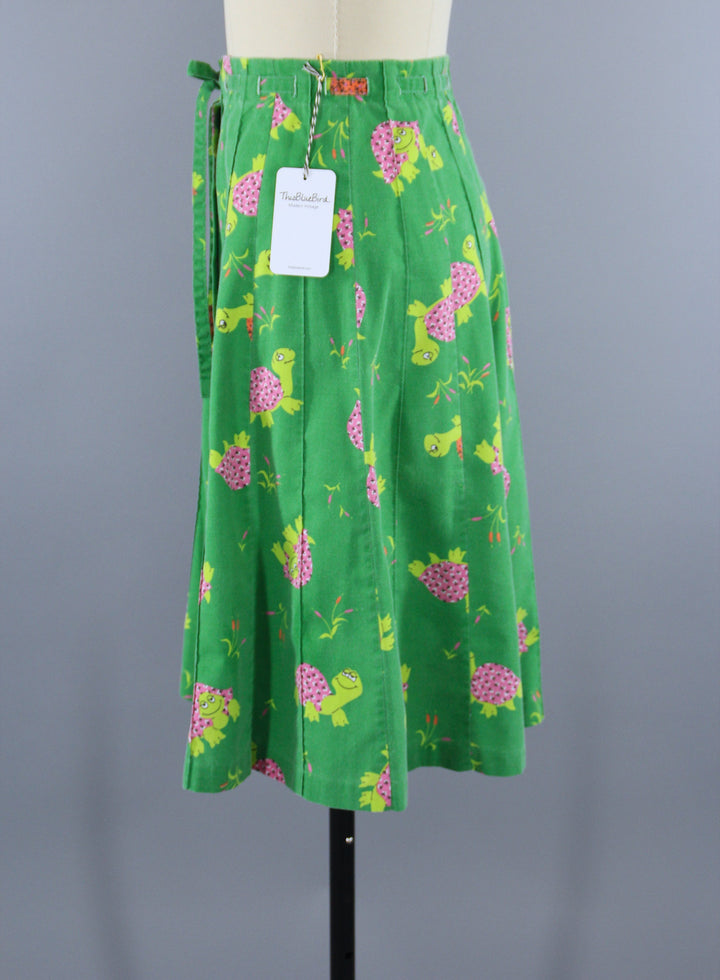 Vintage 1960s - 1970s Novelty Print Skirt / Green Turtles - ThisBlueBird