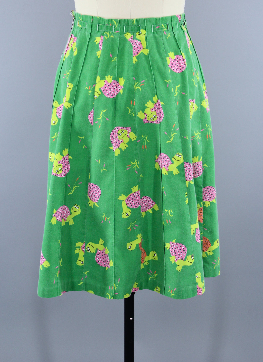 Vintage 1960s - 1970s Novelty Print Skirt / Green Turtles - ThisBlueBird