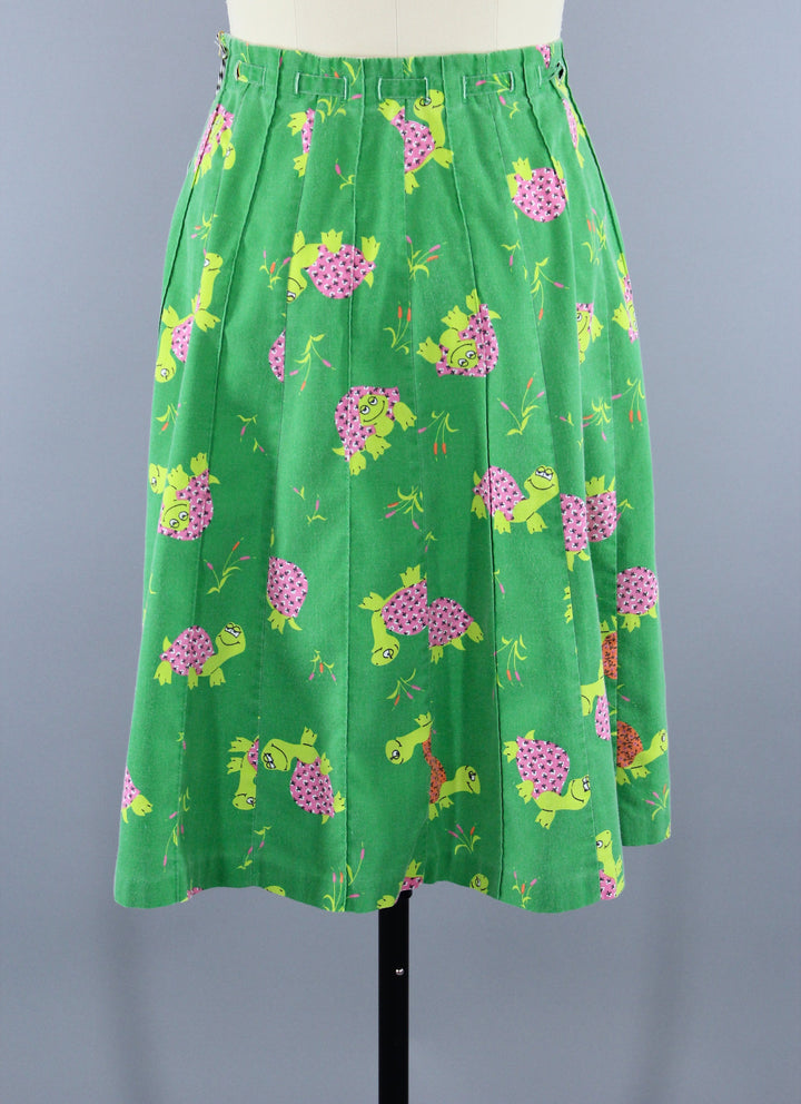 Vintage 1960s - 1970s Novelty Print Skirt / Green Turtles - ThisBlueBird
