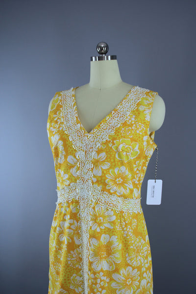 Vintage 1960s Shift Day Dress / Preppy Yellow Floral  Print - ThisBlueBird
