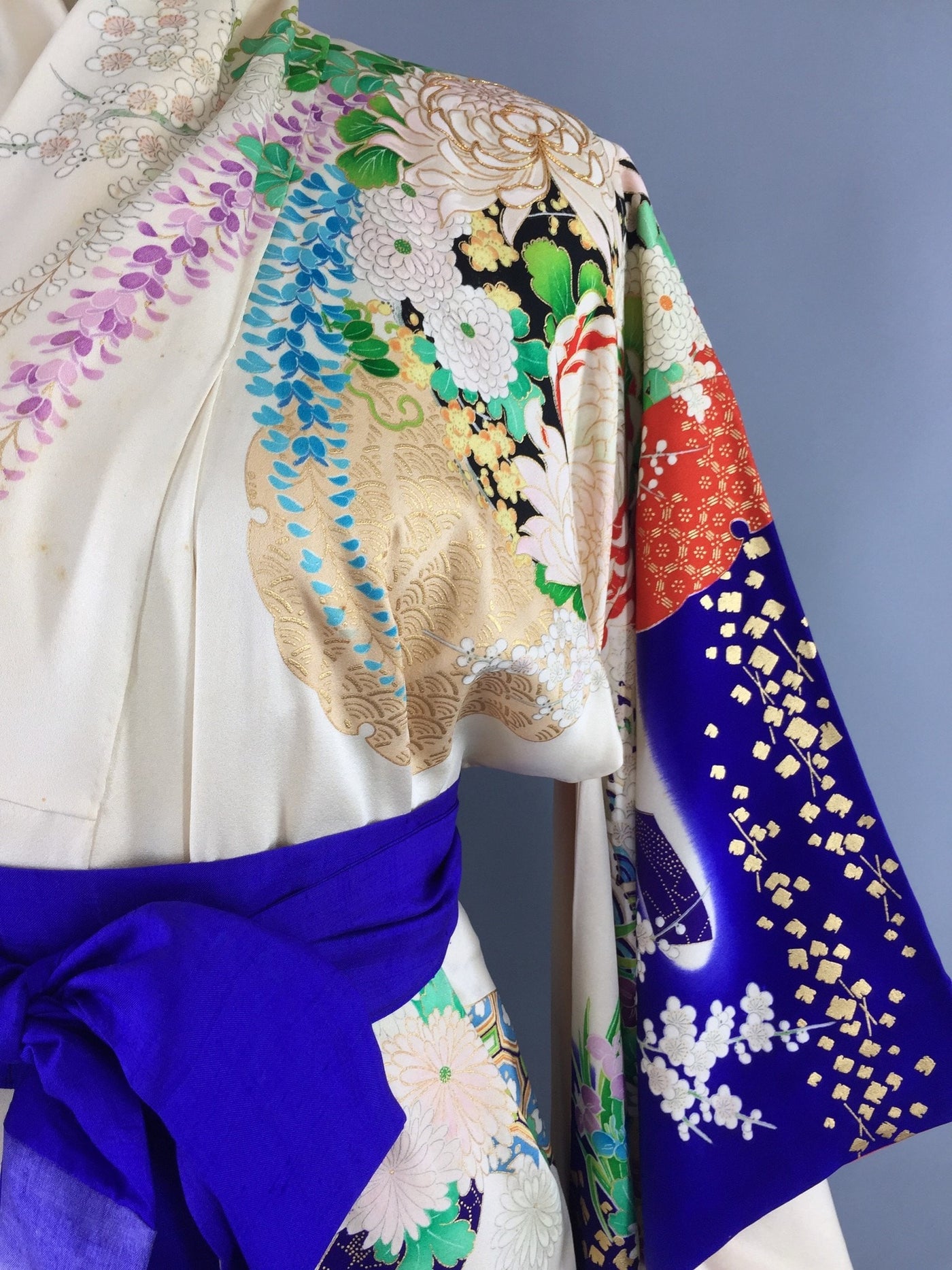 Vintage 1960s Silk Kimono Robe / Blue Wisteria Floral Print - ThisBlueBird