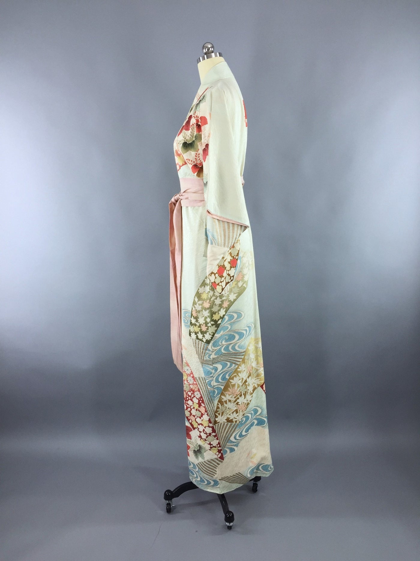 Vintage 1960s Silk Kimono Robe / Light Celedon Green Floral Print - ThisBlueBird