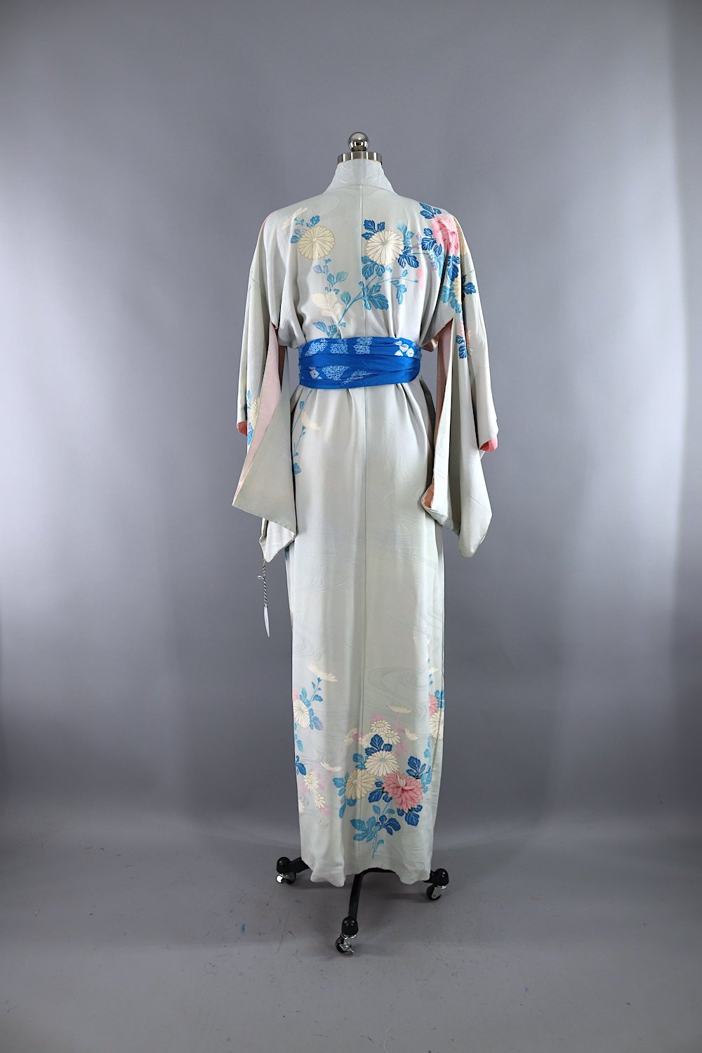 Vintage 1960s Silk Kimono Robe / Pale Blue & Pink Floral Chrysanthemums - ThisBlueBird