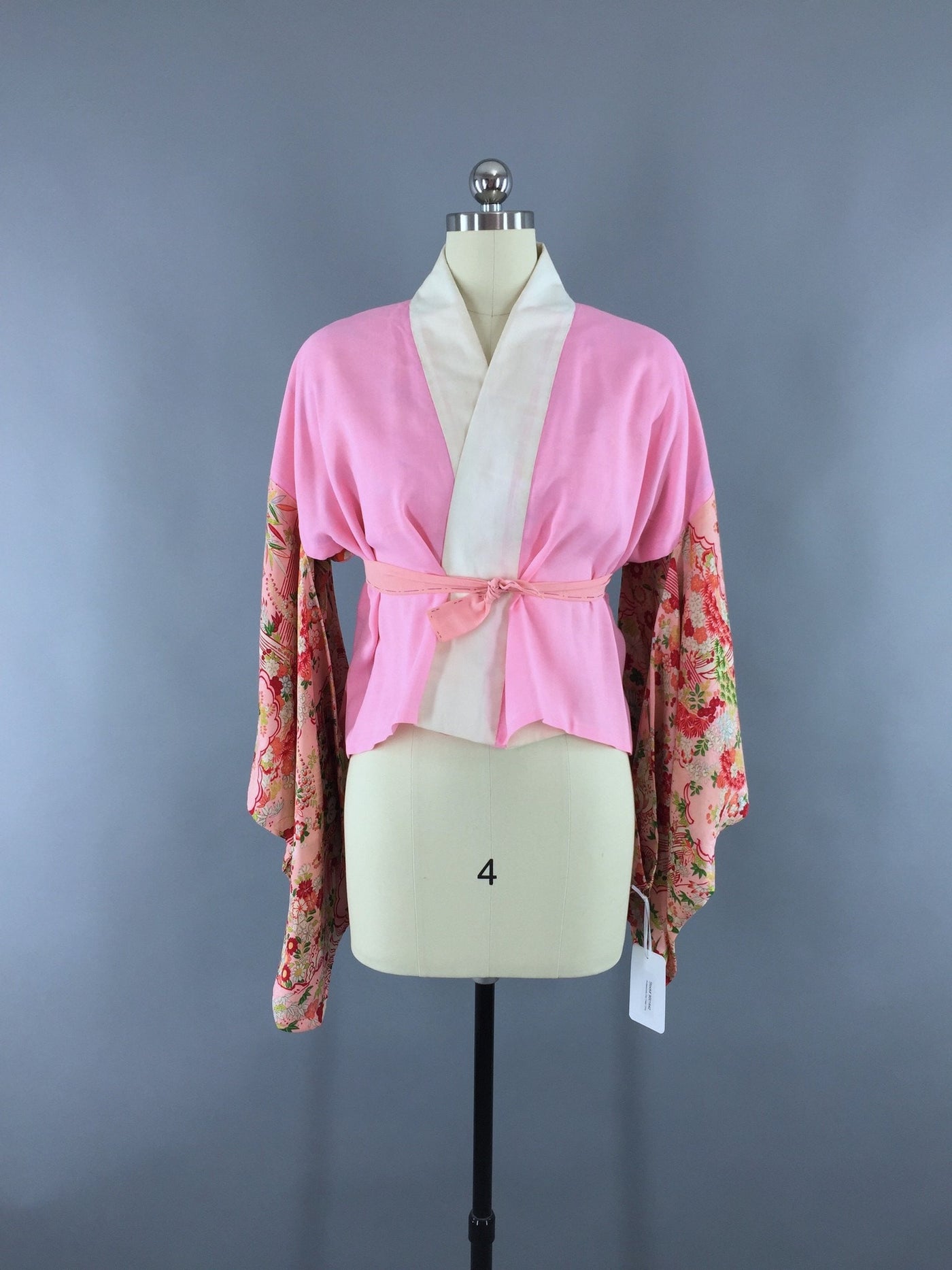 Vintage 1960s Vintage Kimono Jacket / Haori Kimono Cardigan / Pink Floral Print Han-Juban - ThisBlueBird