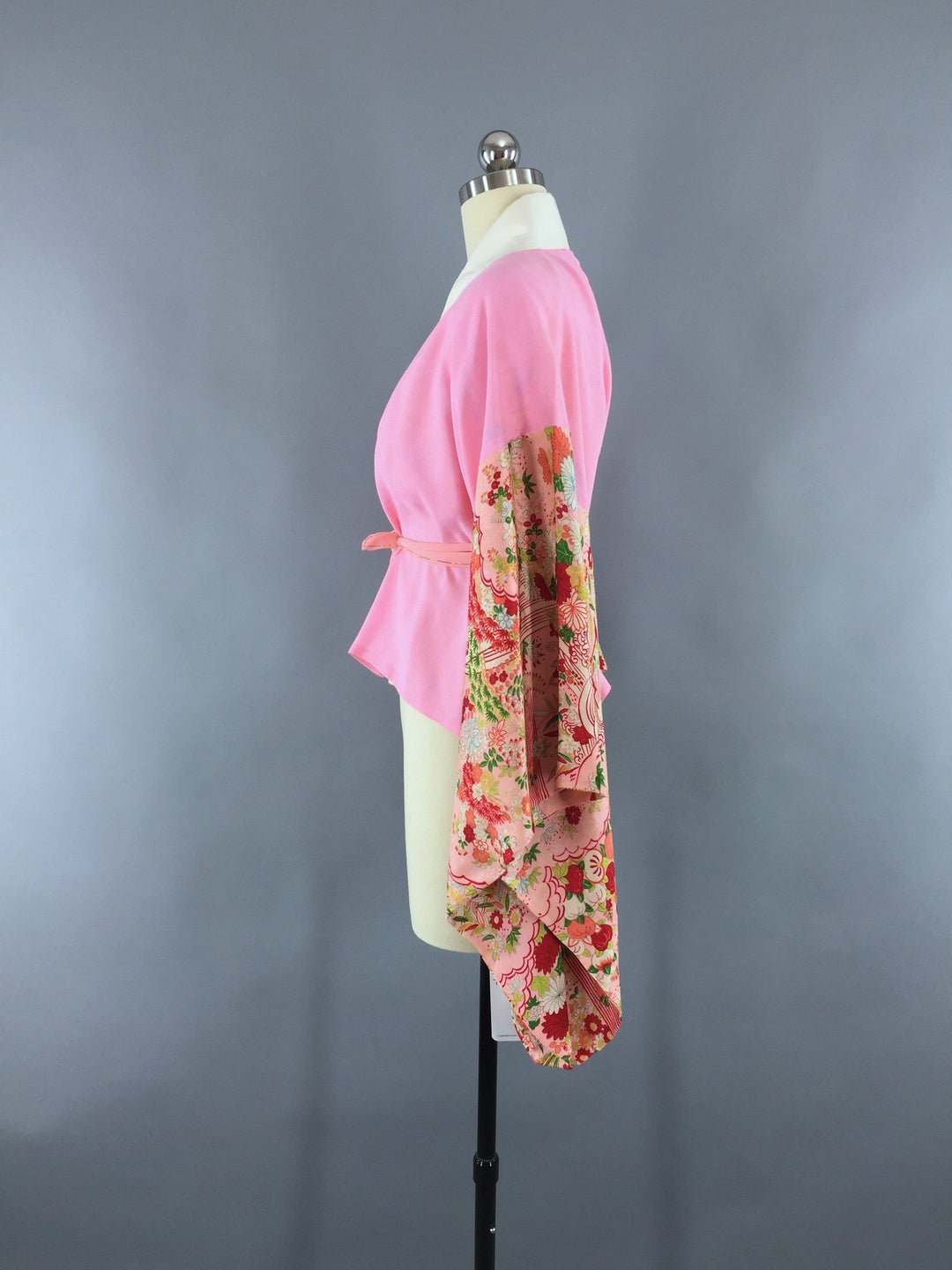 Vintage 1960s Vintage Kimono Jacket / Haori Kimono Cardigan / Pink Floral Print Han-Juban - ThisBlueBird