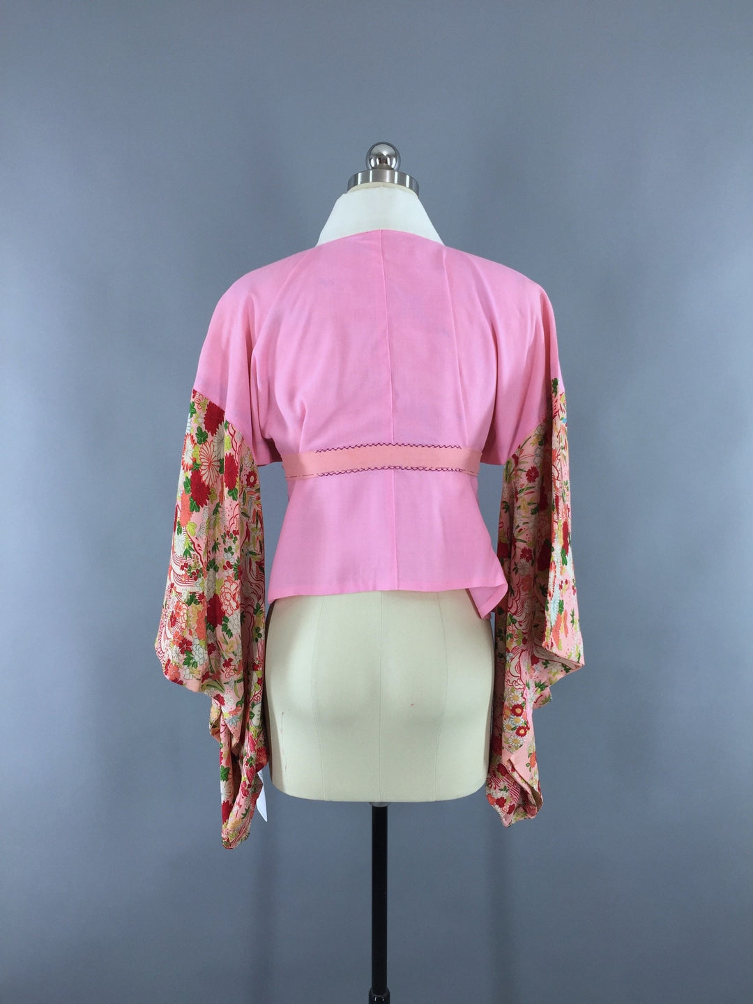 Vintage 1960s Vintage Kimono Jacket / Haori Kimono Cardigan / Pink Floral Print Han-Juban - ThisBlueBird