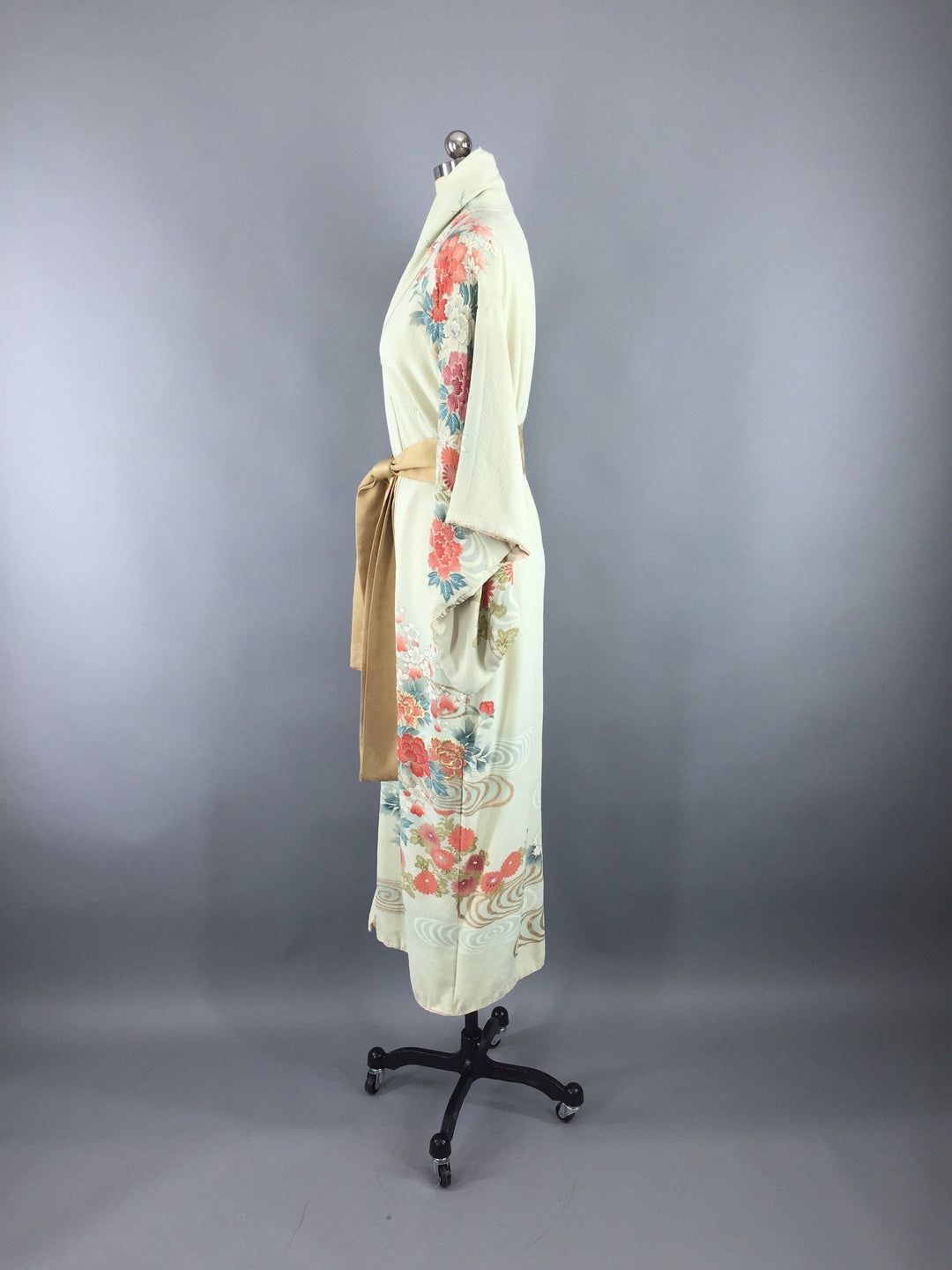 Vintage 1960s Vintage Silk Kimono Robe / Embroidered Pale Green Floral Print - ThisBlueBird