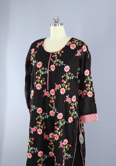 Vintage 1970s 1980s Kurta Indian Cotton Dress / Black & Pink Floral Embroidery - ThisBlueBird