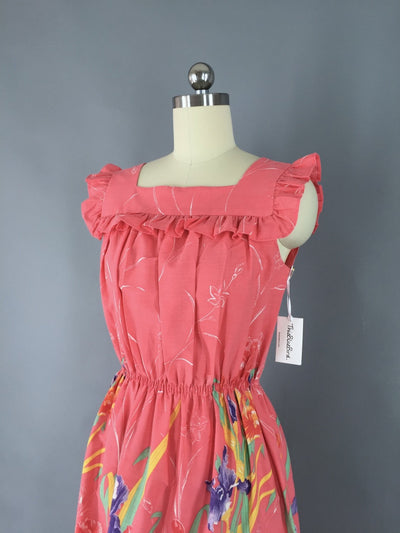 Vintage 1970s Dress / Iris Floral Novelty Print Dress - ThisBlueBird