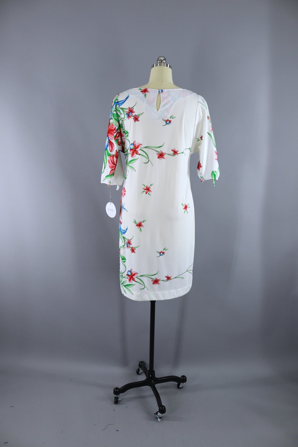Vintage 1970s Hilo Hattie White Floral Hawaiian Print Dress ThisBlueBird vintage-1970s-hilo-hattie-white-floral-hawaiian-print-dress-thisbluebird