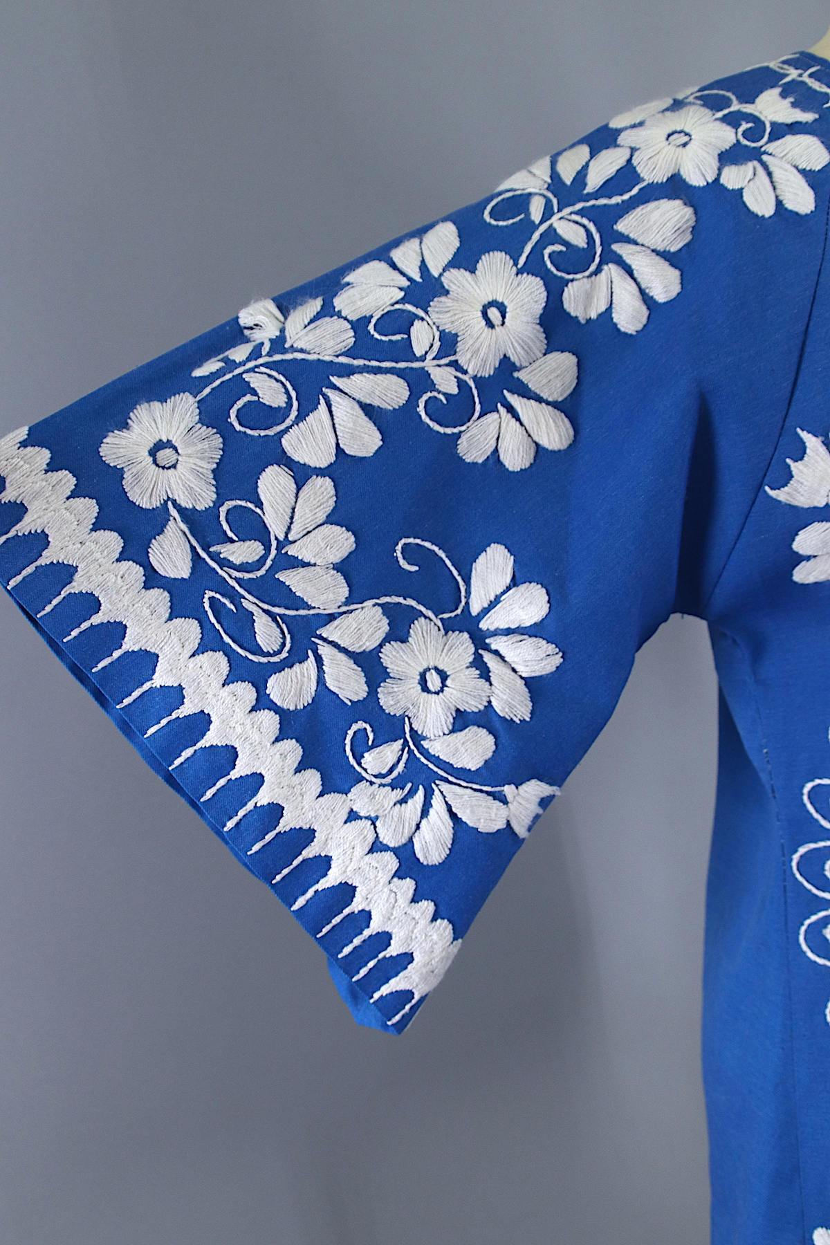 Vintage 1970s Mexican Embroidered Tunic / BLUE PEACOCKS / Oaxaca Embroidery - ThisBlueBird