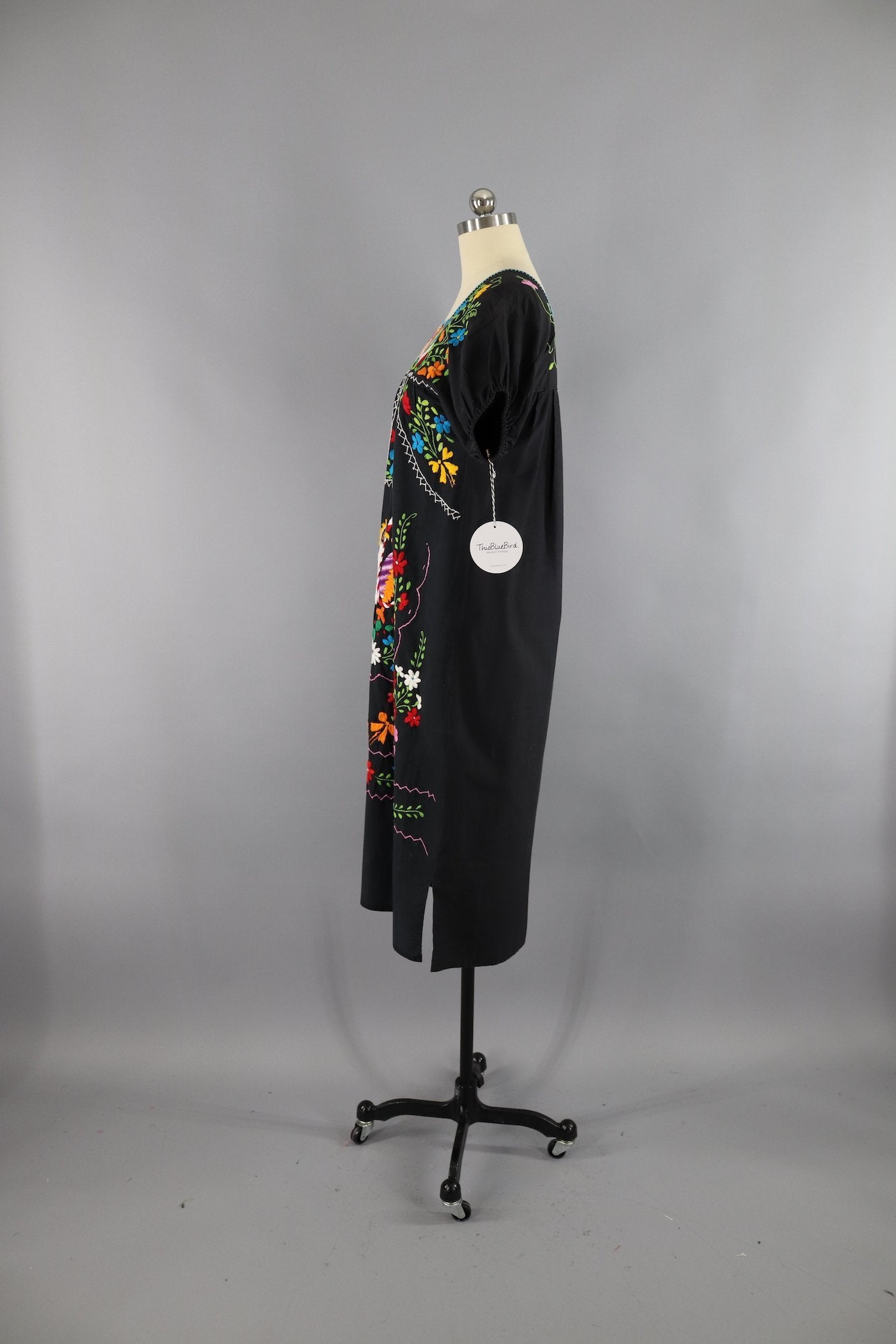 Vintage 1970s Oaxacan Mexican Embroidered Caftan Dress / Viva Mexico - ThisBlueBird