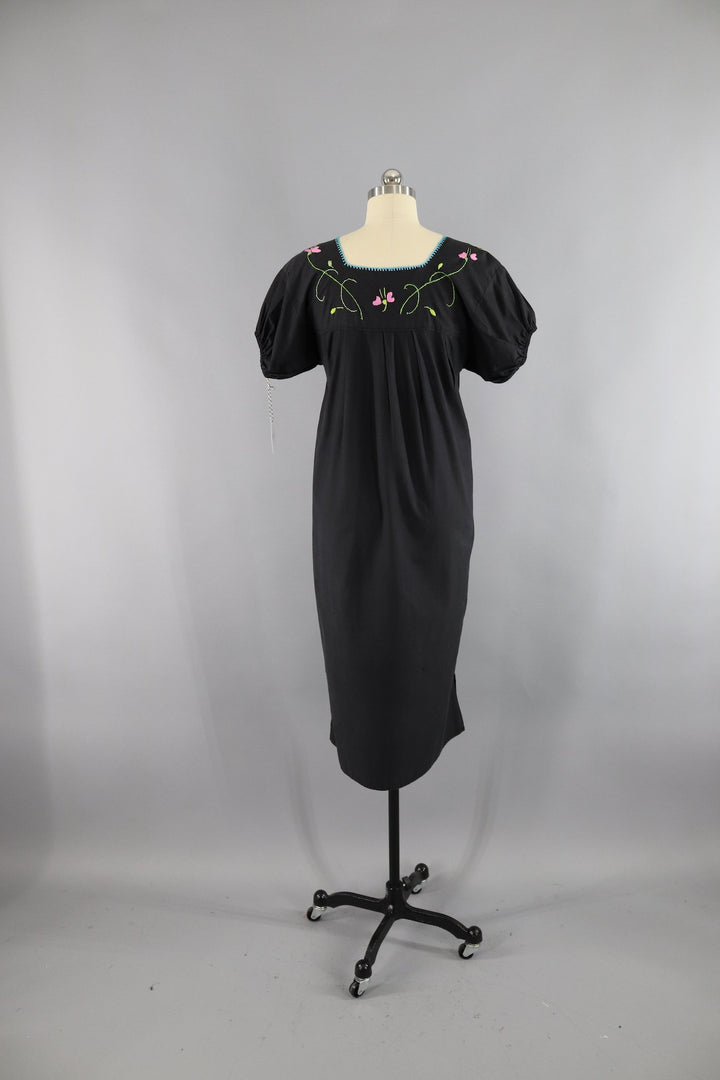 Vintage 1970s Oaxacan Mexican Embroidered Caftan Dress / Viva Mexico - ThisBlueBird