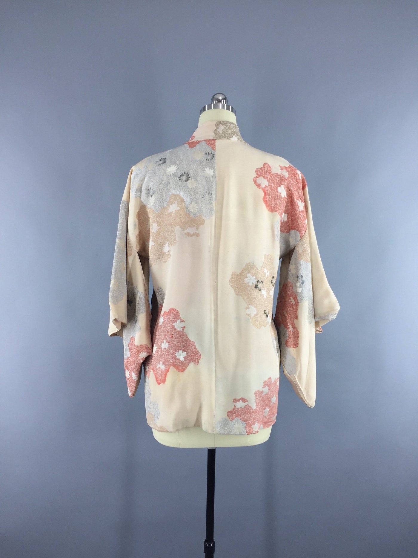 Vintage 1970s Silk Haori Kimono Cardigan / Ivory Terra Cotta Urushi - ThisBlueBird