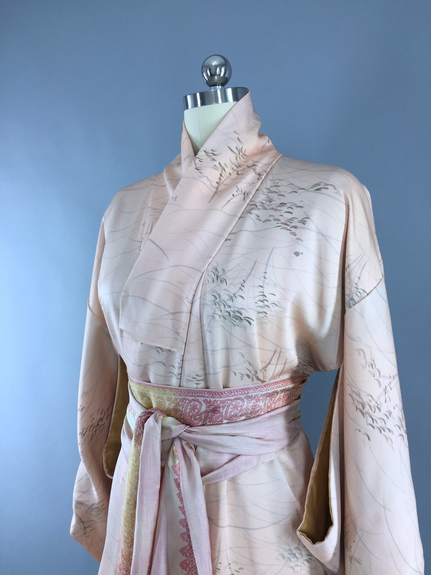 Vintage 1970s Vintage Kimono Robe / Peach & Grey Abstract Print - ThisBlueBird