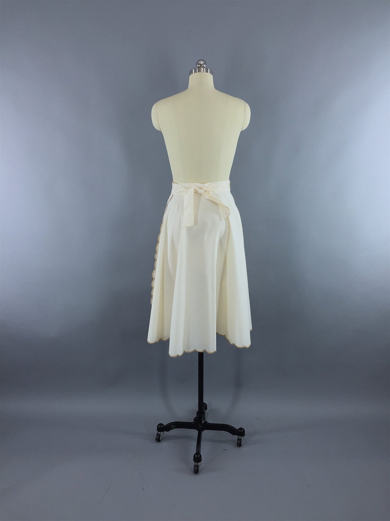 Vintage 1970s Wrap Circle Skirt with Ivory Floral Embroidery – ThisBlueBird