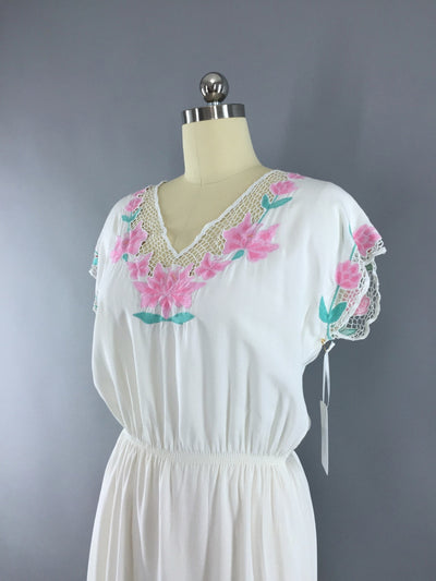 Vintage 1980s Dress / White Bali Embroidered Floral - ThisBlueBird