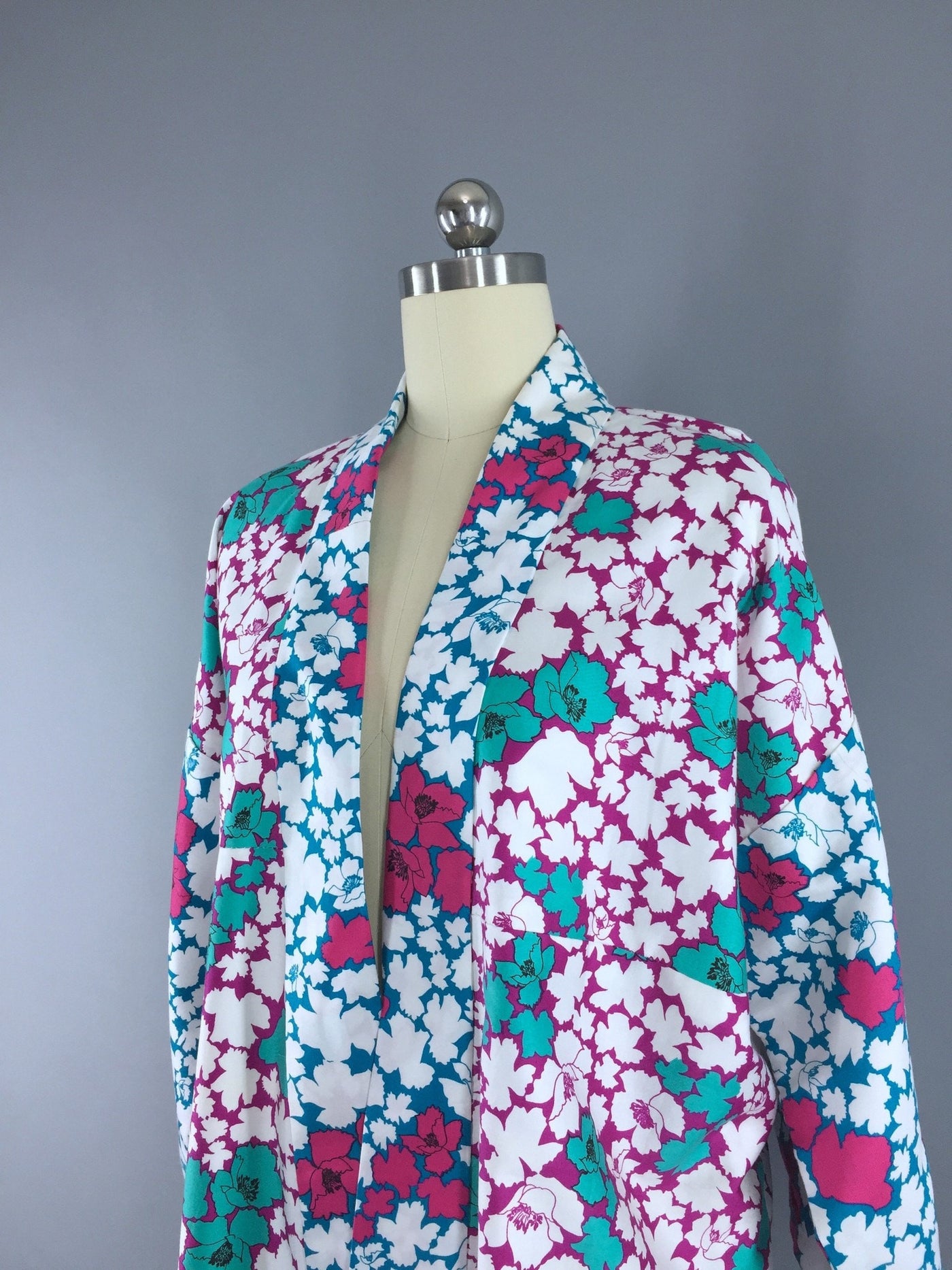 Vintage 1980s Happi Coat Kimono Cardigan / White Floral Cotton Sateen - ThisBlueBird
