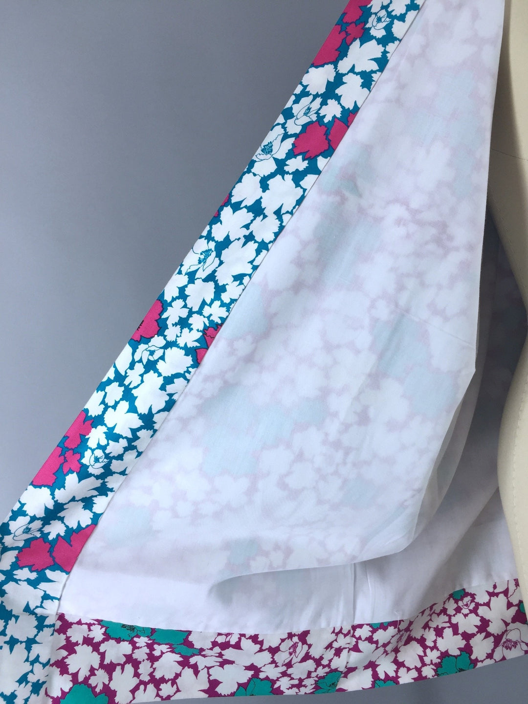 Vintage 1980s Happi Coat Kimono Cardigan / White Floral Cotton Sateen - ThisBlueBird