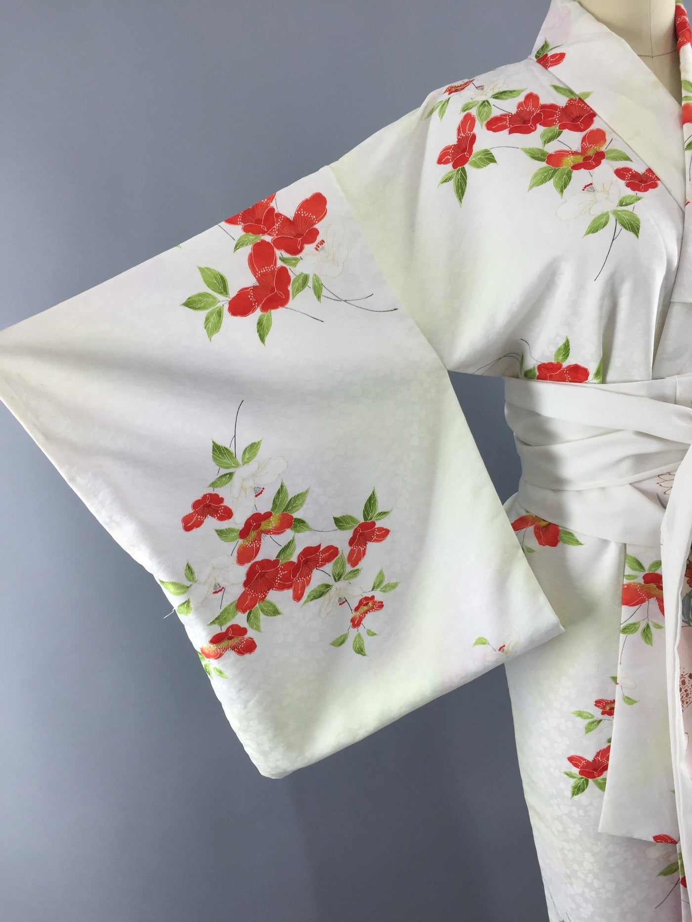 Vintage 1980s Kimono Robe / Red White Floral Print - ThisBlueBird