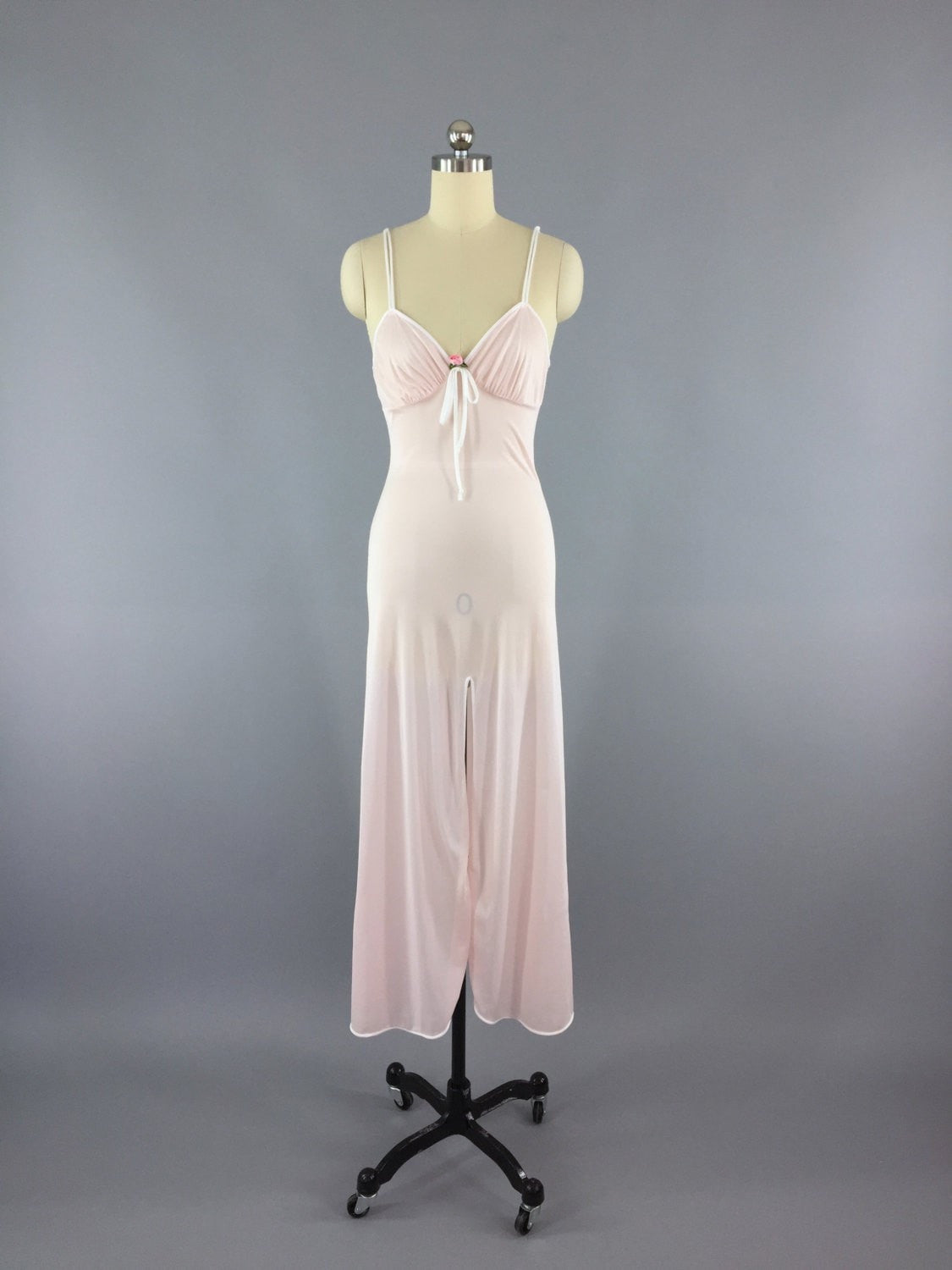 Vintage 1980s Nightgown / Pastel Pink - ThisBlueBird